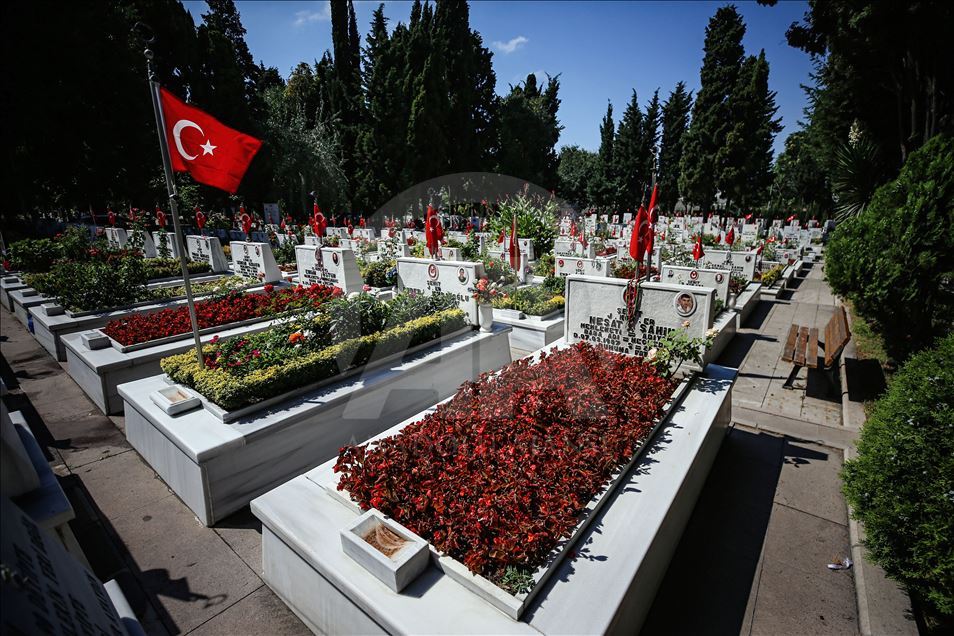 Edirnekapı Şehitliğinde hüzünlü bayram arifesi