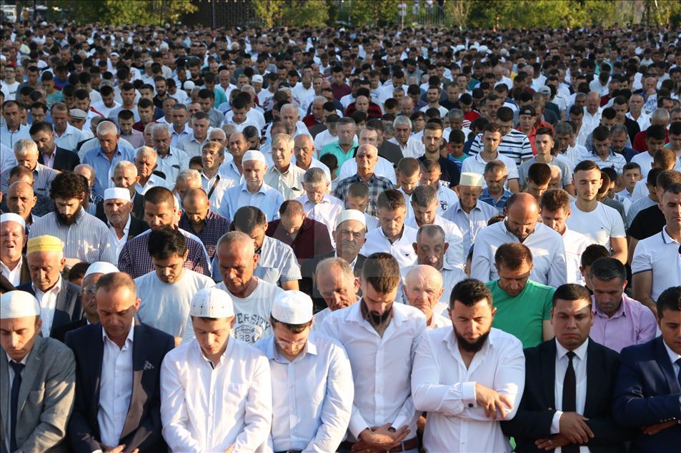 Në vendet e rajonit falet namazi i Kurban Bajramit (Tiranë)