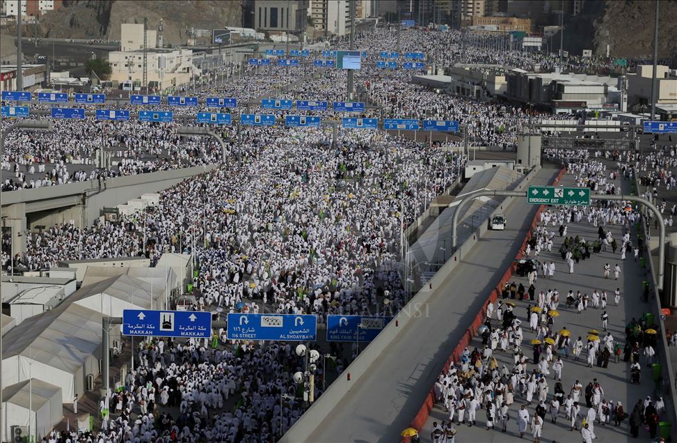 رمي الجمرات.. المغزى الرمزي لعداوة الشيطان في مناسك الشعيرة المقدسة