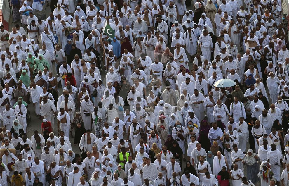 رمي الجمرات.. المغزى الرمزي لعداوة الشيطان في مناسك الشعيرة المقدسة