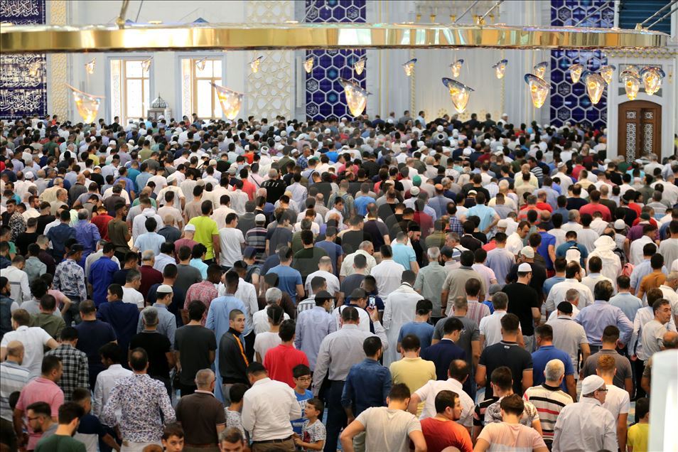 Primera oración de la Fiesta del Sacrificio en la mezquita más grande de Turquía