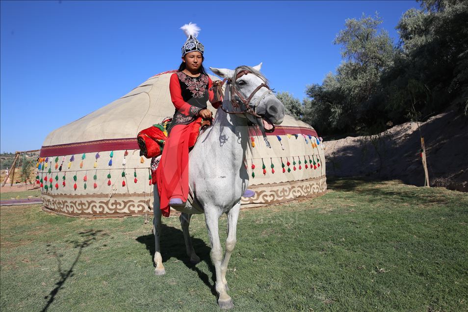 Kapadokya'daki "Kırgız Obası"nda Türk kültürünü tanıtıyorlar
