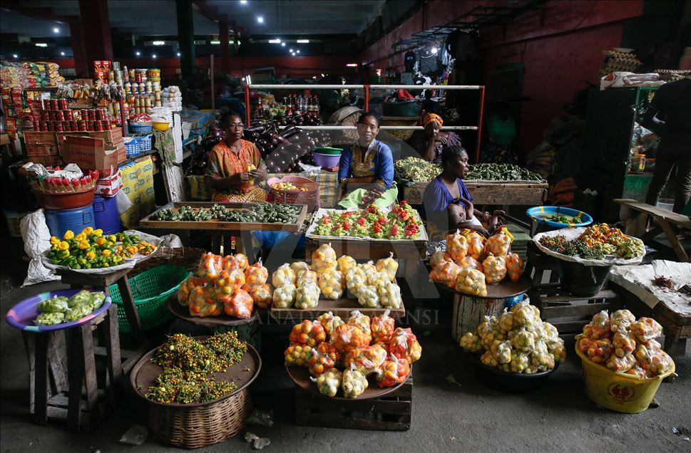 Tregu shumëngjyrësh në Abidjan të Bregut të Fildishtë