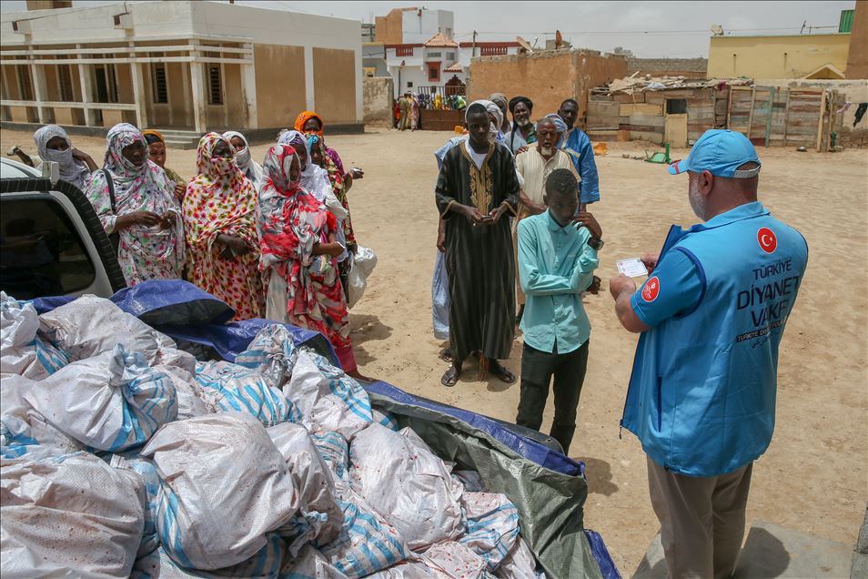 لحوم الأضاحي التركية تصل 50 ألف محتاج في موريتانيا
