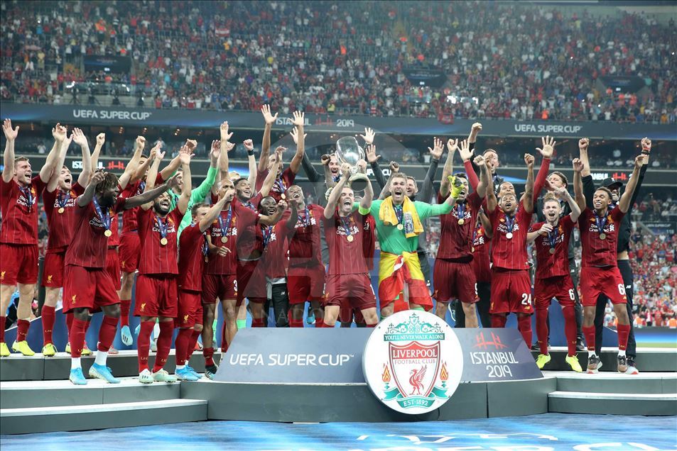 ESTAMBUL, TURQUÍA - AGOSTO 14, 2019: El equipo de Liverpool sos
