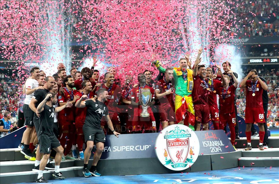 ESTAMBUL, TURQUÍA - AGOSTO 14, 2019: El equipo de Liverpool sos
