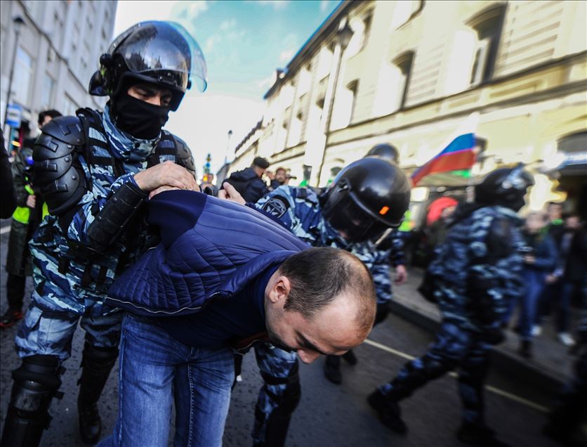 Rusya'da binlerce kiÅi protesto iÃ§in sokaÄa Ã§Ä±ktÄ±