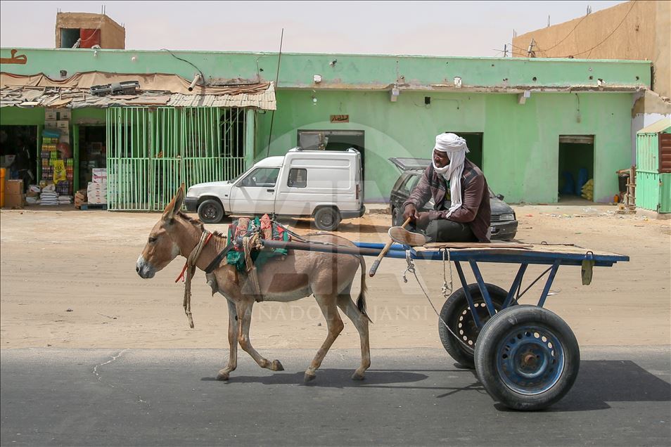 Nuakşot'un olmazsa olmazı "eşek arabaları"