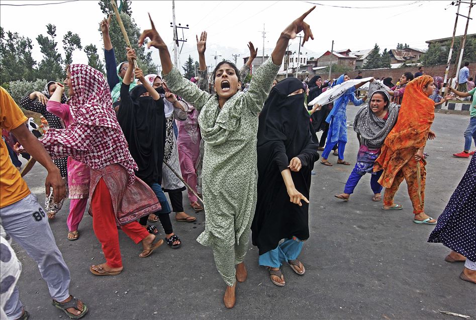 Hindistan'ın Keşmir kararı protesto edildi