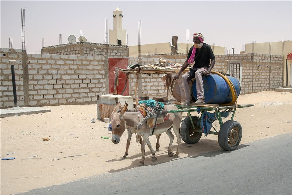 Nuakşot'un olmazsa olmazı "eşek arabaları"