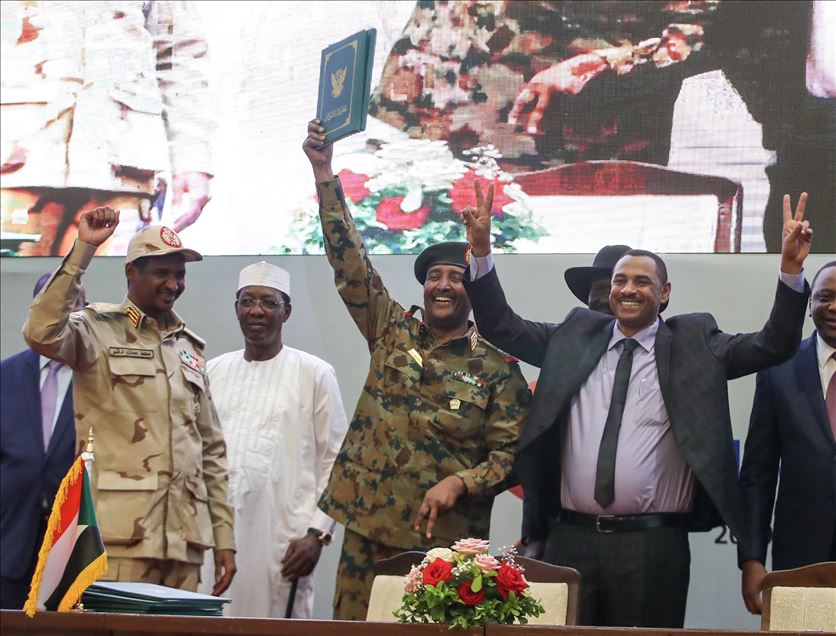 السودان.. التوقيع النهائي للوثيقة الدستورية للمرحلة الانتقالية