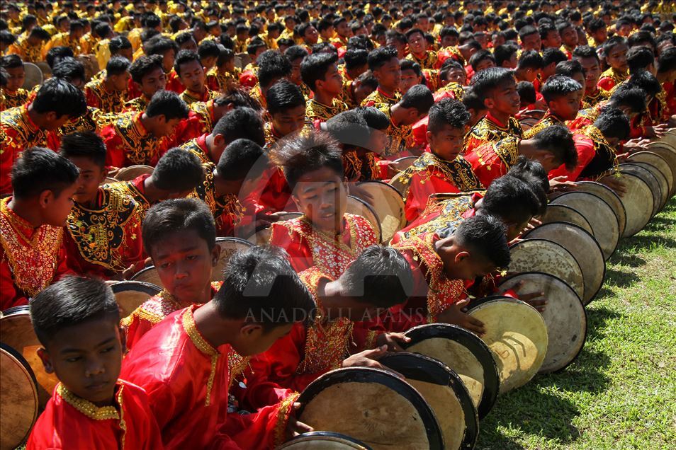 Indonezi, me vallëzim tradicional shënohet Dita e Pavarësisë 
