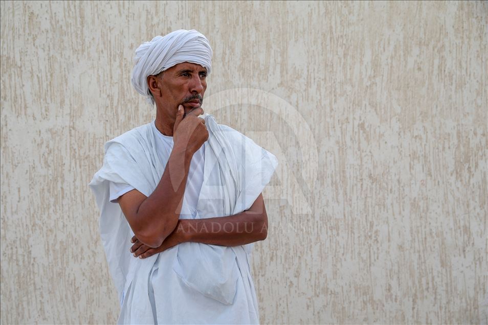 Raznobojna odjeća na ulicama afričkog grada Nouakchotta (2)