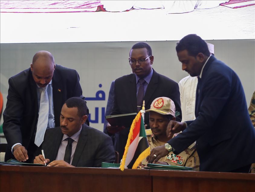 Ceremonia de firma de la Declaración Constitucional en Sudán