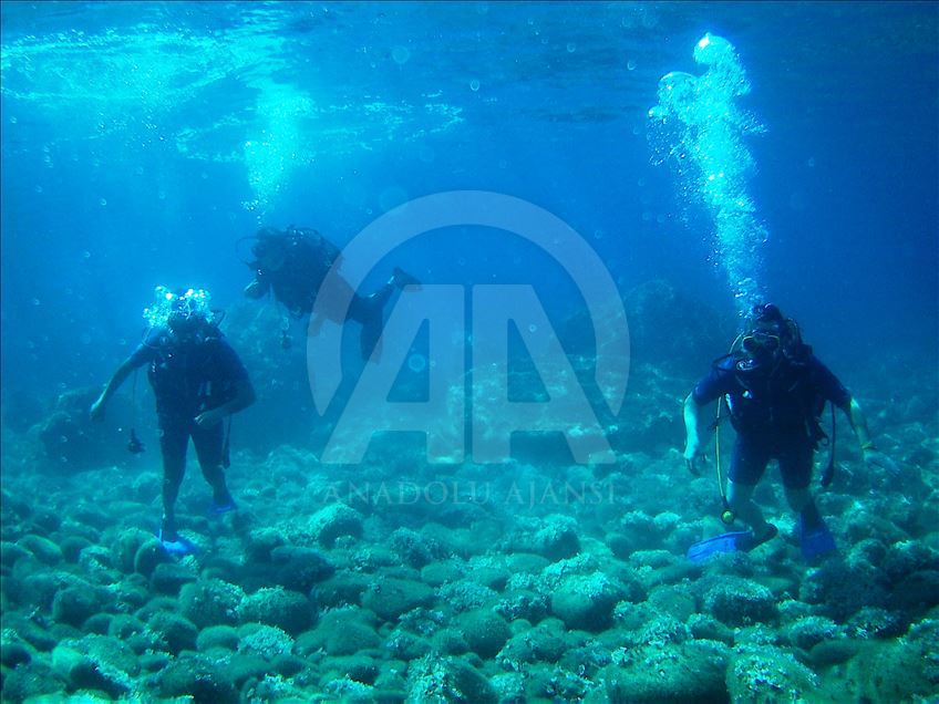 نقاء المياه يجذب عشاق الغوص إلى "غوكجه أضه" التركية