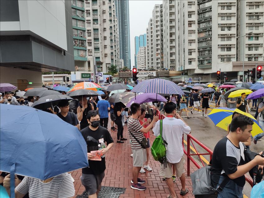 Manifestantes antigubernamentales se reúnen en Charter Garden en Hong Kong
