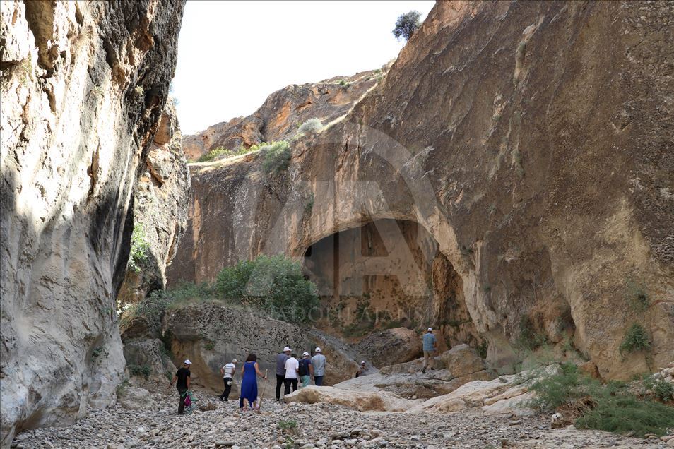 دهربهندهكانی ساكڵیكاپی و كارالهیلهك گهشتیاران بۆ لای خۆیان رادهكێشن