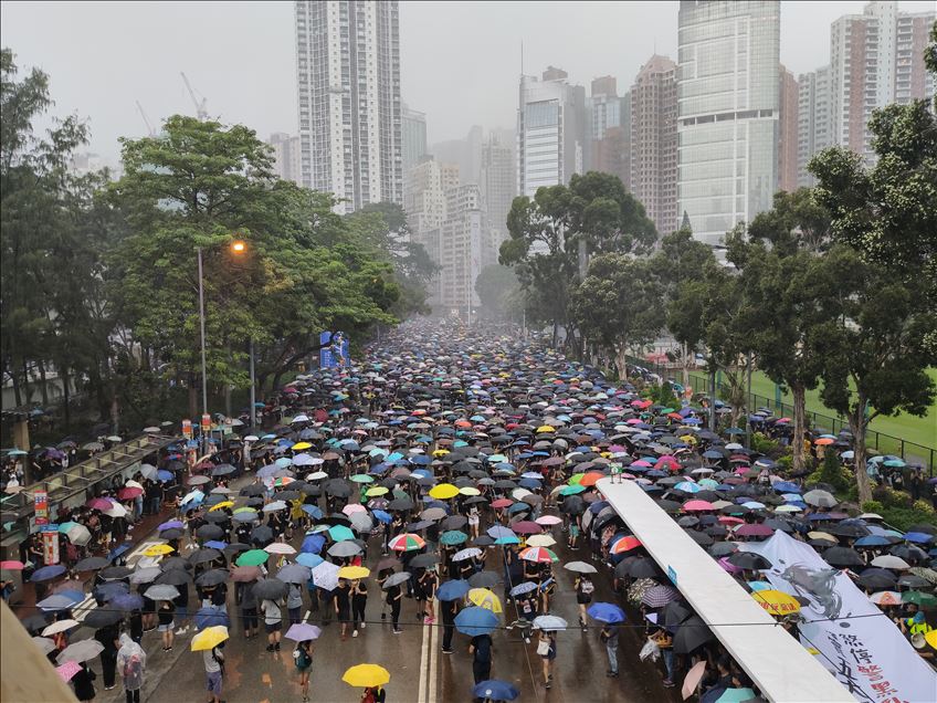 Ni la lluvia detuvo a los manifestantes de Hong Kong