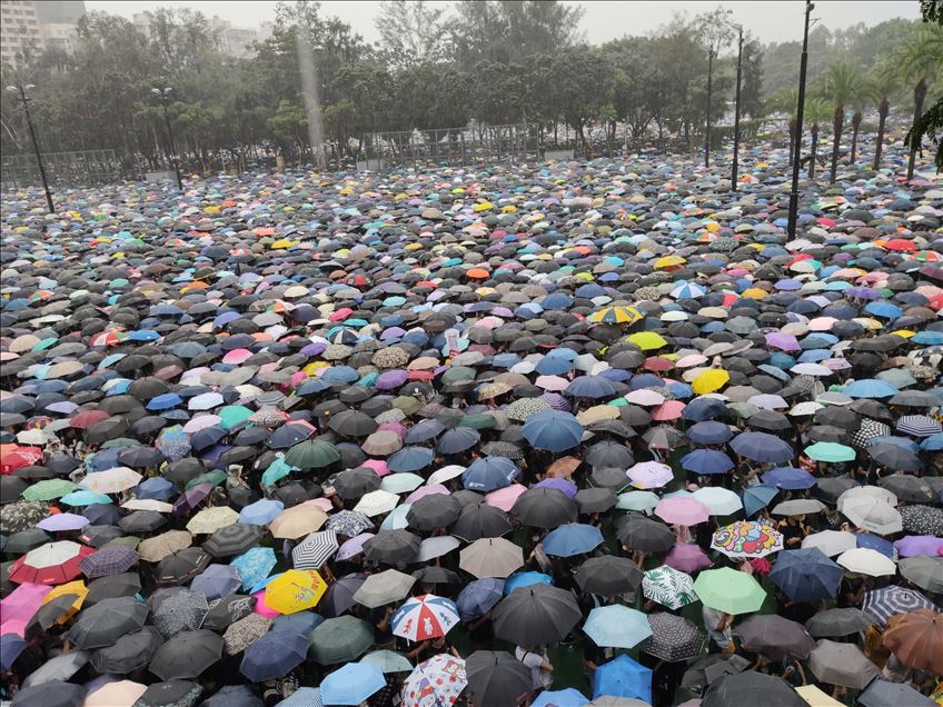 Ni la lluvia detuvo a los manifestantes de Hong Kong