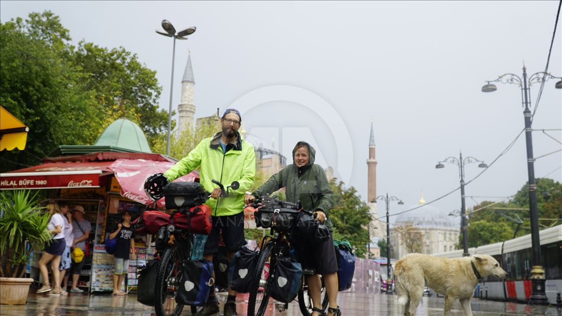 Bisikletle dünya turu yapan Alman bisikletçiler Türkiye'yi keşfe İstanbul'dan başladı