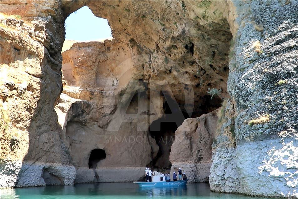 دهربهندهكانی ساكڵیكاپی و كارالهیلهك گهشتیاران بۆ لای خۆیان رادهكێشن
