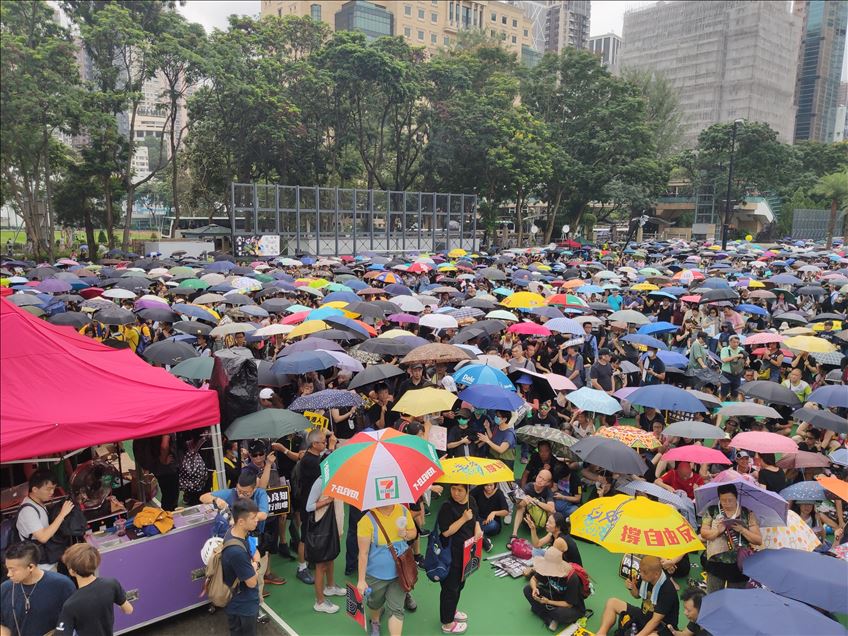 Ni la lluvia detuvo a los manifestantes de Hong Kong