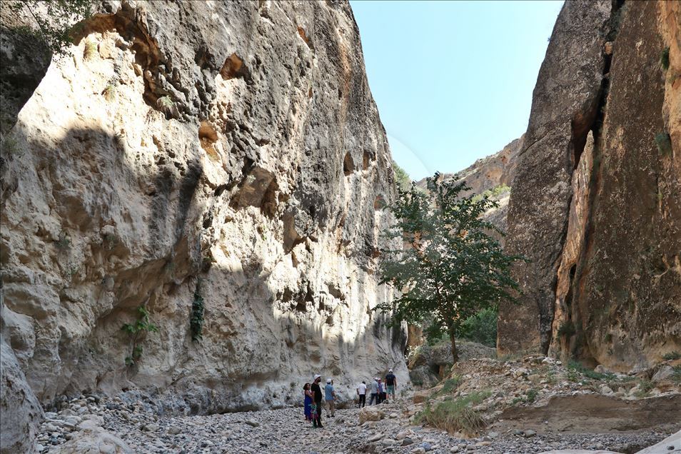 Saklıkapı ve Karaleylek kanyonları doğa tutkunlarını cezbediyor