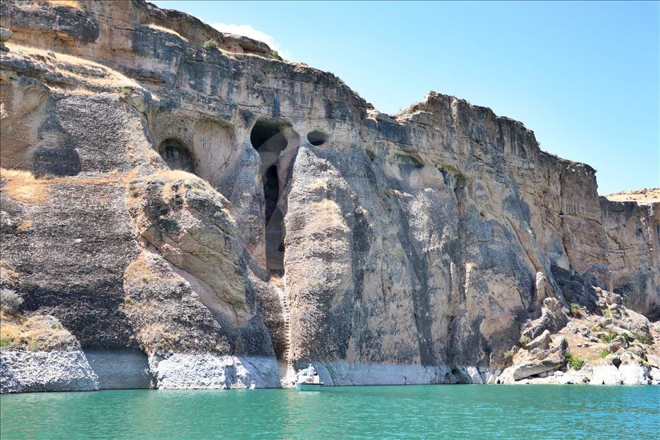 دهربهندهكانی ساكڵیكاپی و كارالهیلهك گهشتیاران بۆ لای خۆیان رادهكێشن