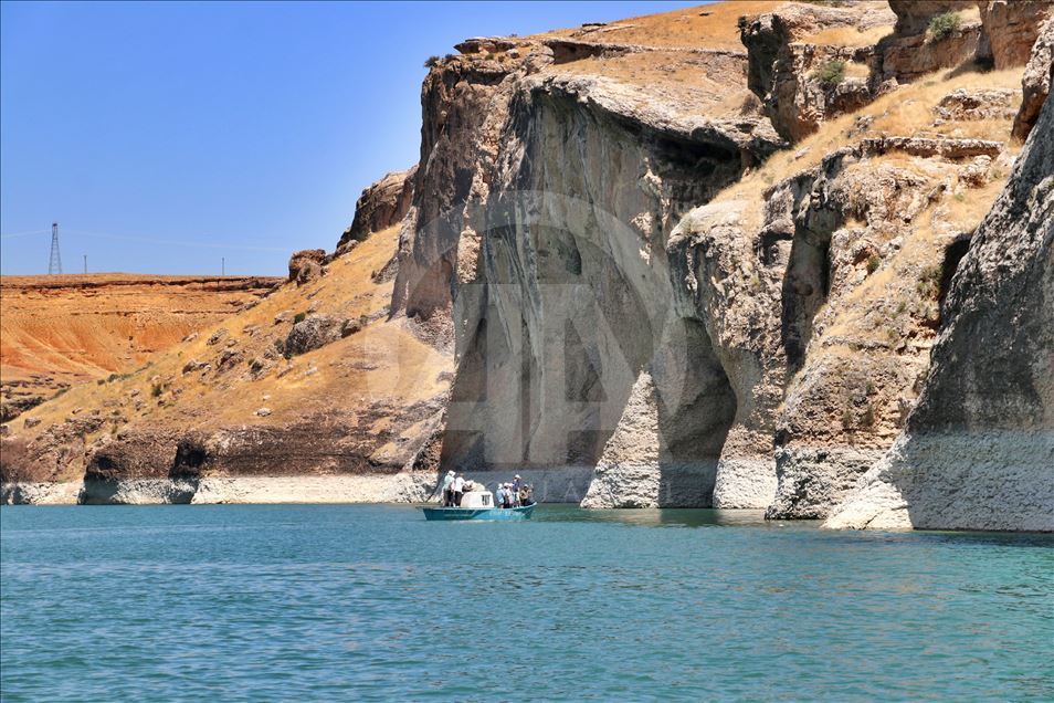 دهربهندهكانی ساكڵیكاپی و كارالهیلهك گهشتیاران بۆ لای خۆیان رادهكێشن
