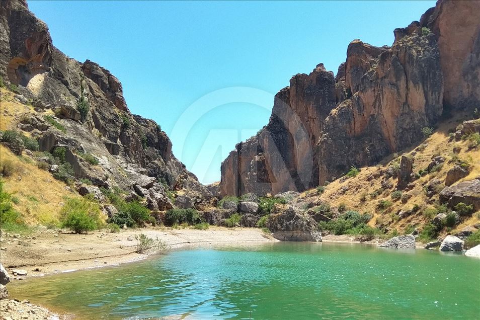 دهربهندهكانی ساكڵیكاپی و كارالهیلهك گهشتیاران بۆ لای خۆیان رادهكێشن