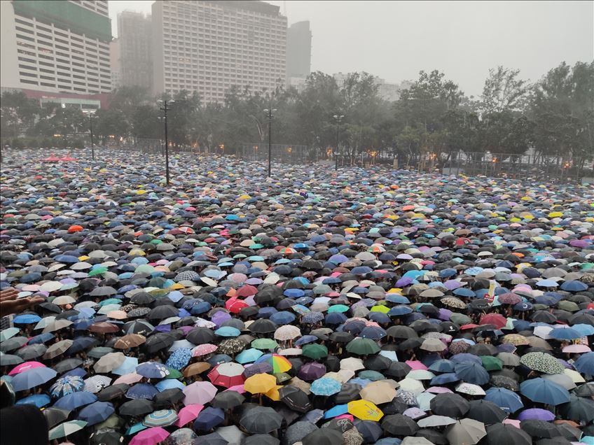 Ni la lluvia detuvo a los manifestantes de Hong Kong