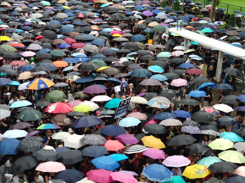 Ni la lluvia detuvo a los manifestantes de Hong Kong