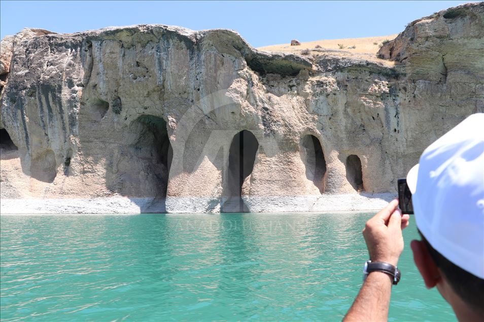 دهربهندهكانی ساكڵیكاپی و كارالهیلهك گهشتیاران بۆ لای خۆیان رادهكێشن