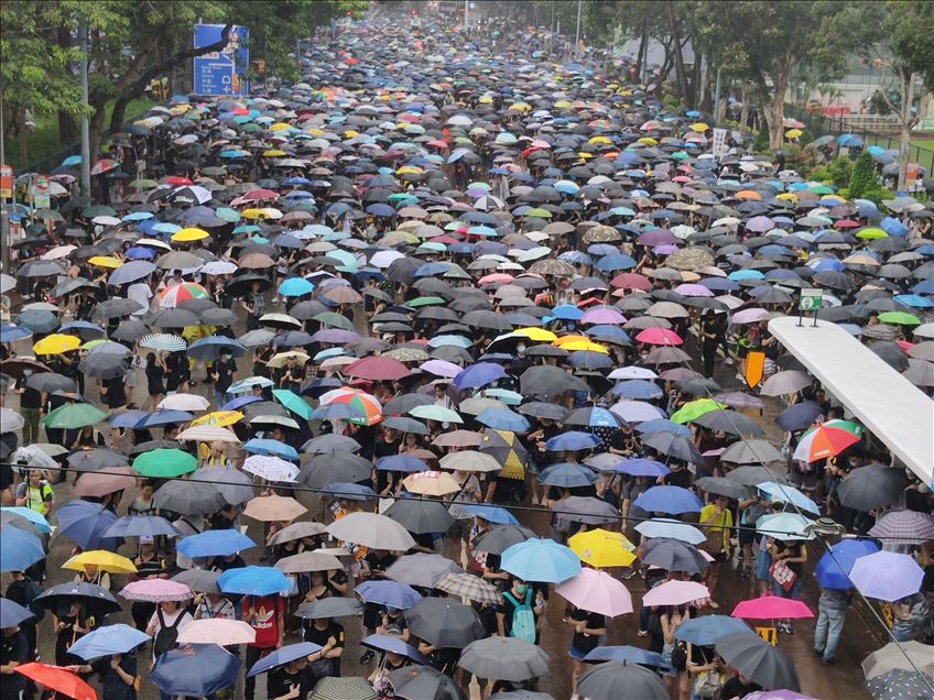 Ni la lluvia detuvo a los manifestantes de Hong Kong