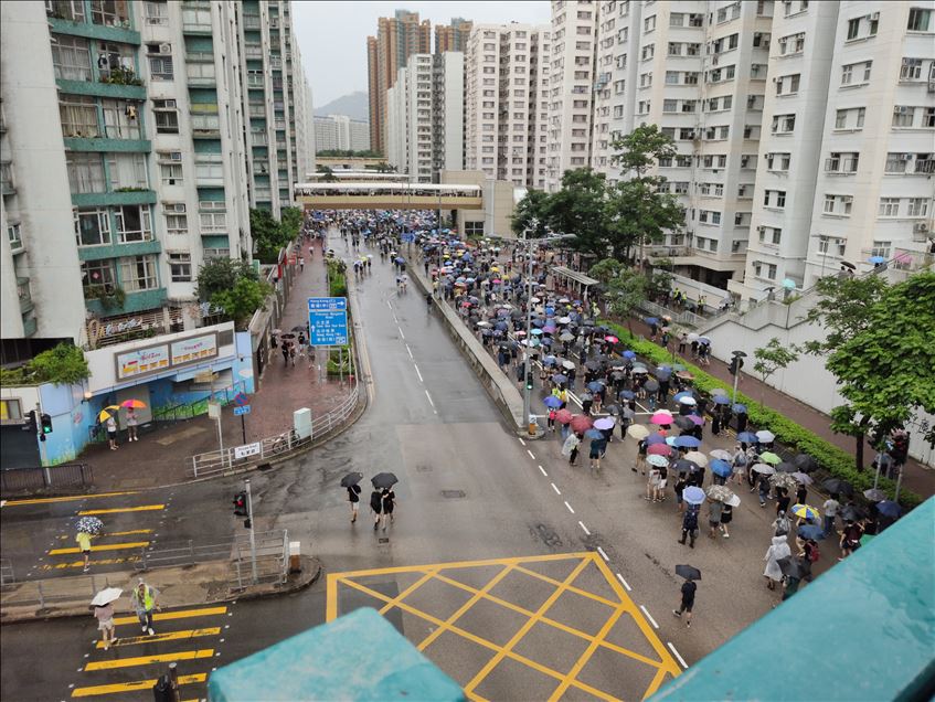 Manifestantes antigubernamentales se reúnen en Charter Garden en Hong Kong