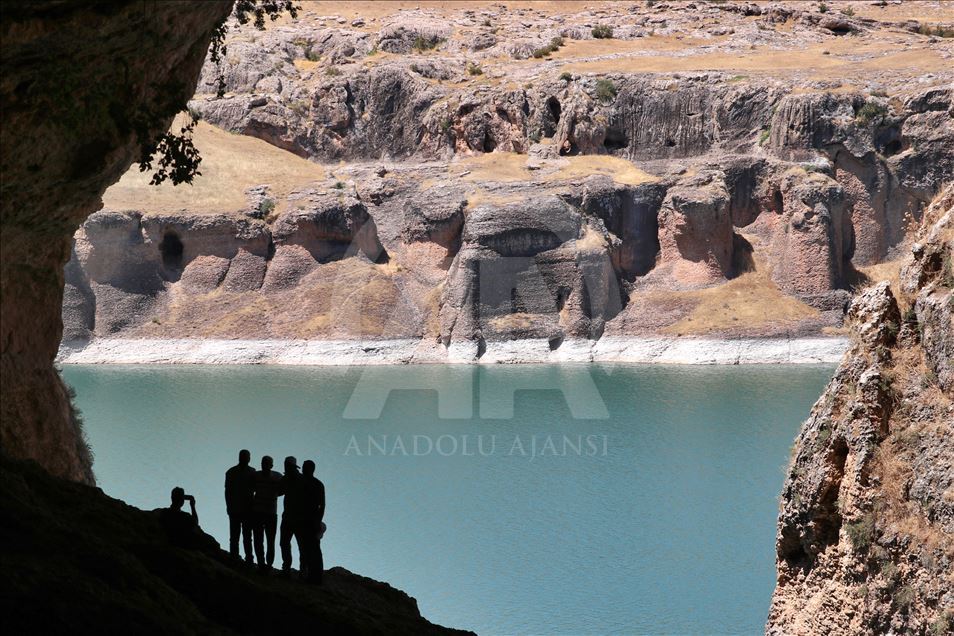 دهربهندهكانی ساكڵیكاپی و كارالهیلهك گهشتیاران بۆ لای خۆیان رادهكێشن