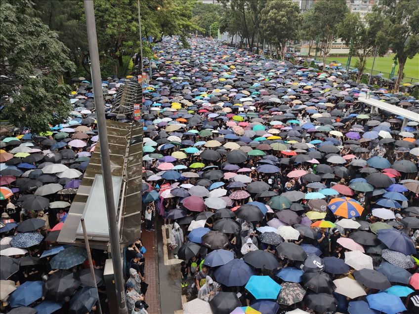 Ni la lluvia detuvo a los manifestantes de Hong Kong