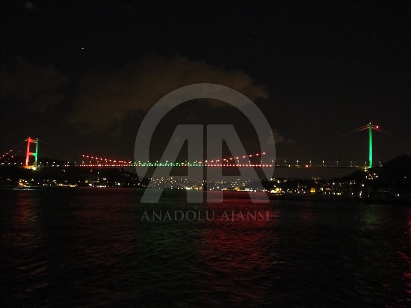 پل‌های استانبول به رنگ‌ پرچم افغانستان نورافشانی شدند
