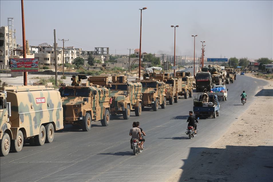 Ataque aéreo del régimen sirio deja tres muertos, 12 heridos y un convoy militar turco afectado en Idlib, Siria