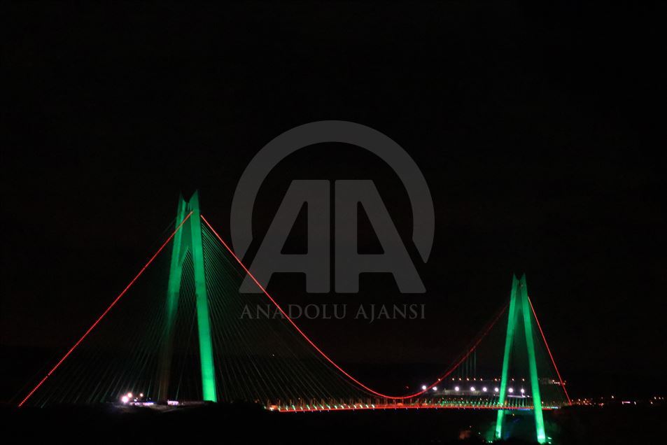 پل‌های استانبول به رنگ‌ پرچم افغانستان نورافشانی شدند
