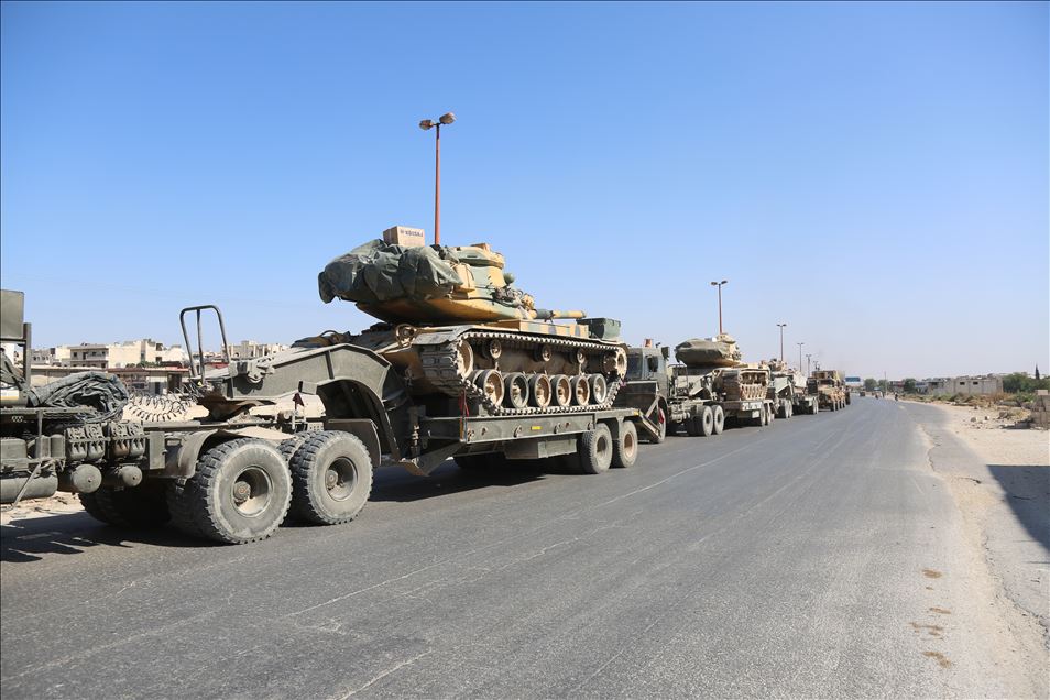 Ataque aéreo del régimen sirio deja tres muertos, 12 heridos y un convoy militar turco afectado en Idlib, Siria