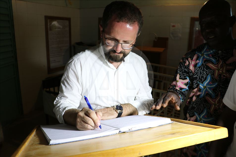 TİKA gönüllüleri Senegal'de yetimleri sevindirdi