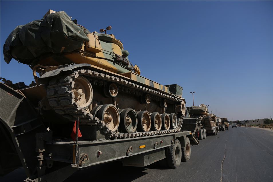 Ataque aéreo del régimen sirio deja tres muertos, 12 heridos y un convoy militar turco afectado en Idlib, Siria