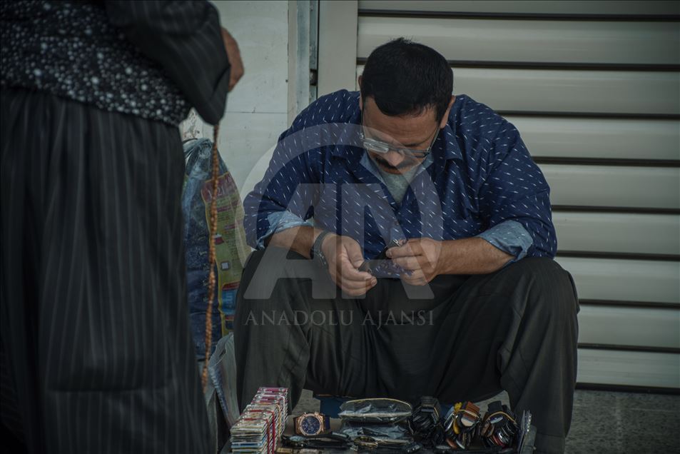 رانیە.. هاووڵاتییەکی كەمبین كاری چاككردنەوەی كاتژمێر دەكات
