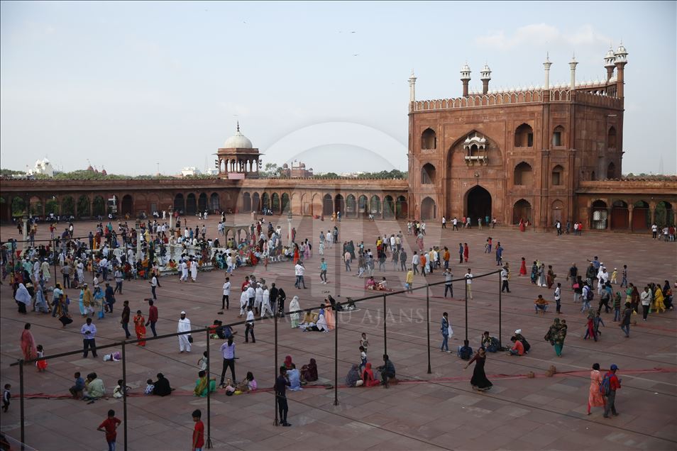 Yeni Delhi'deki Cuma Camisi
