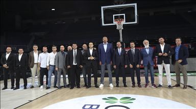 Bakan Kasapoğlu'ndan A Milli Basketbol Takımı'na destek