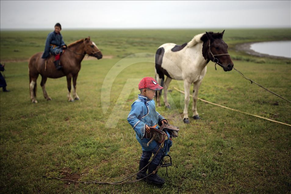 کودکان مغول در 4 سالگی سوارکاری می آموزند