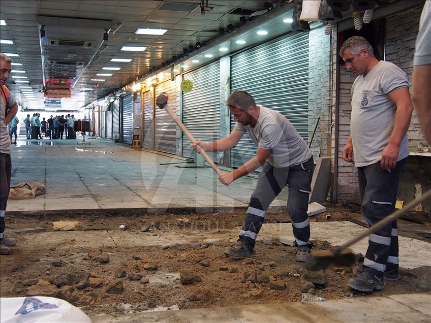Eminönü alt geçidi esnafı yaralarını sarmaya çalışıyor