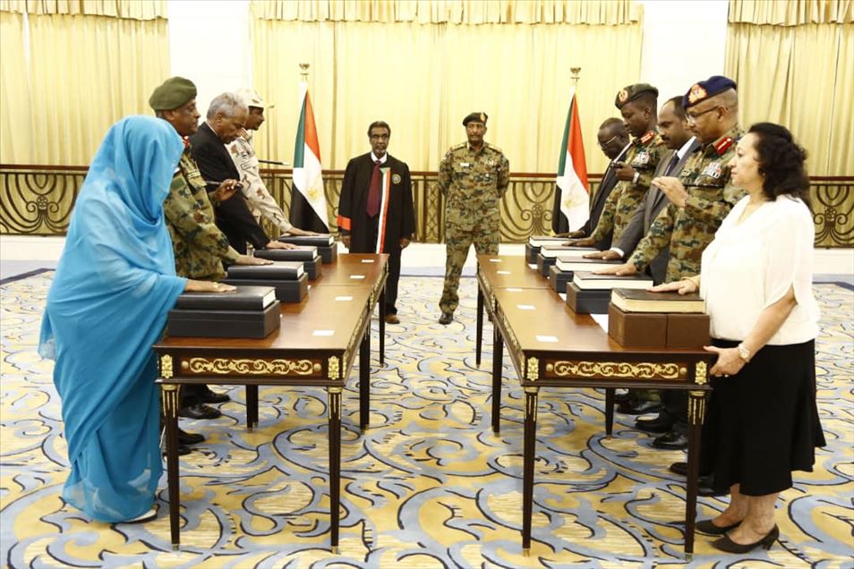 السودان.. 9 من أعضاء المجلس السيادي يؤدون اليمين