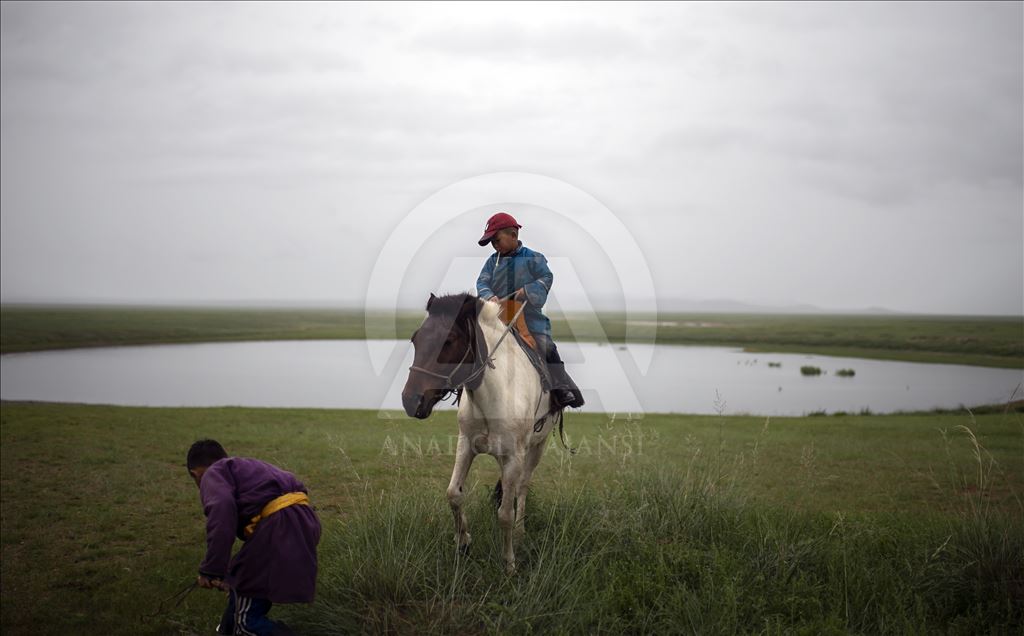 کودکان مغول در 4 سالگی سوارکاری می آموزند